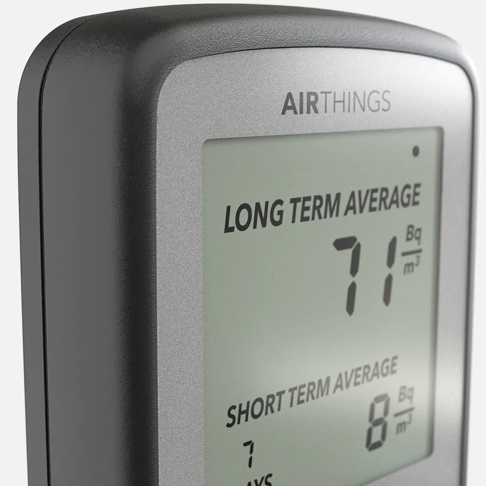 Close-up of Corentium Home display: long-term and 7-day averages in Bq/m³